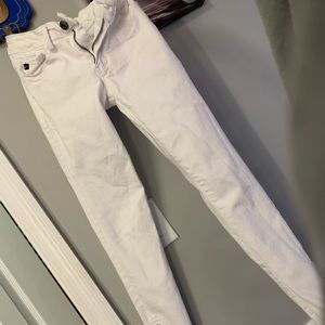 Cute white skinny jeans